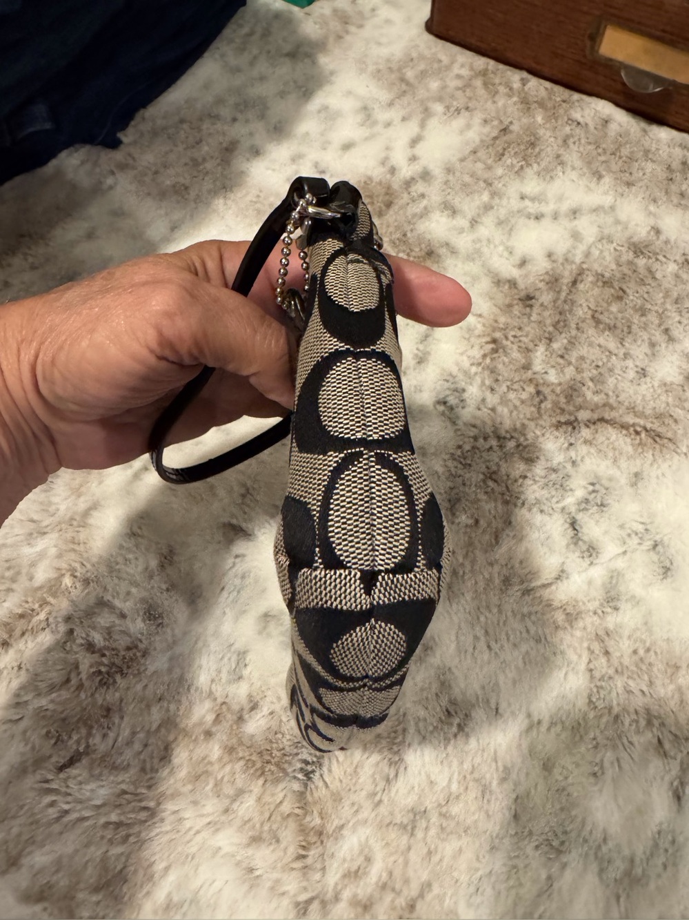 COACH  Park Medium Black and Tan Signature Turnlock Wristlet. - Picture 7 of 8